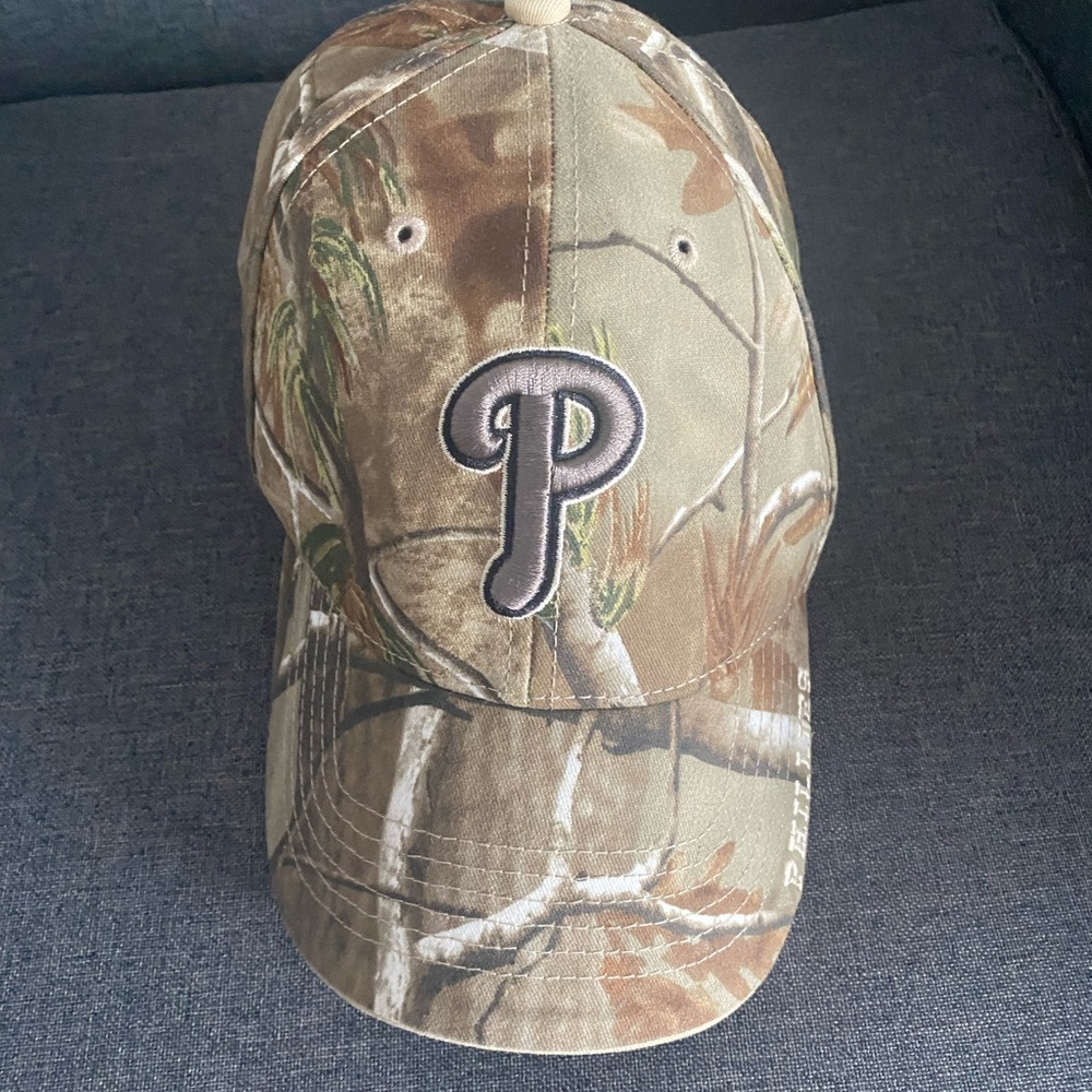 Philadelphia Phillies camo hat